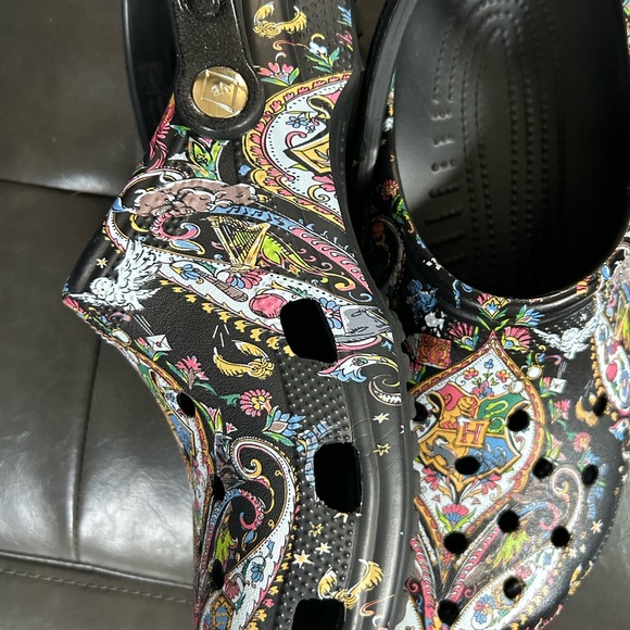 Harry Potter CROCS Black and Multicolor Patterned Clogs - Picture 3 of 8